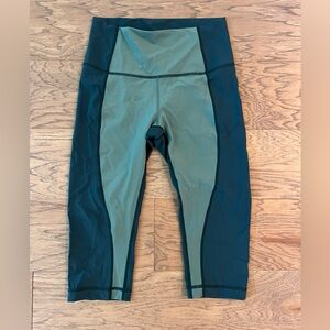 Lululemon short capri/below the knee length leggings, size 8, like new!